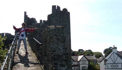 Jorge on the Conwy Wall